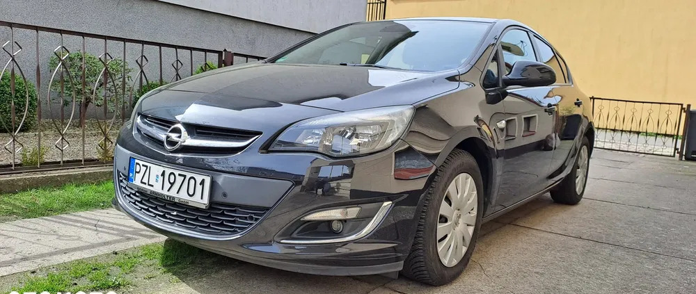 samochody osobowe Opel Astra cena 35000 przebieg: 147800, rok produkcji 2013 z Złotów